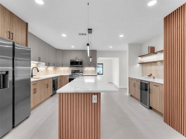 2120 NE 55th Ct, Fort Lauderdale, FL 33308