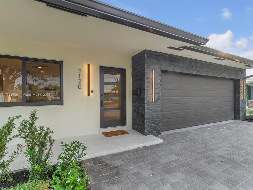 2120 NE 55th Ct, Fort Lauderdale, FL 33308