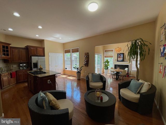 22098 AVONWORTH SQ, Broadlands, VA 20148