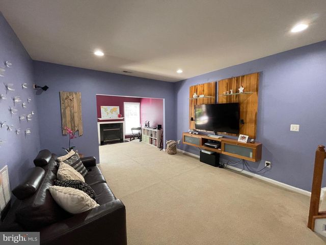 22098 AVONWORTH SQ, Broadlands, VA 20148