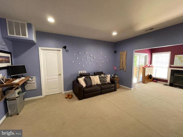 22098 AVONWORTH SQ, Broadlands, VA 20148