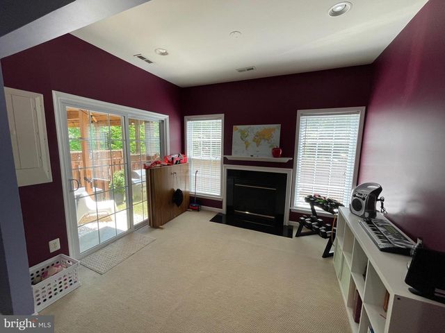 22098 AVONWORTH SQ, Broadlands, VA 20148