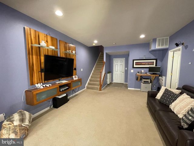 22098 AVONWORTH SQ, Broadlands, VA 20148