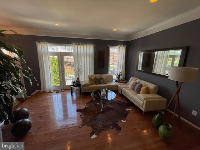 22098 AVONWORTH SQ, Broadlands, VA 20148