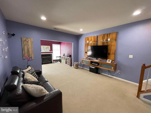 22098 AVONWORTH SQ, Broadlands, VA 20148