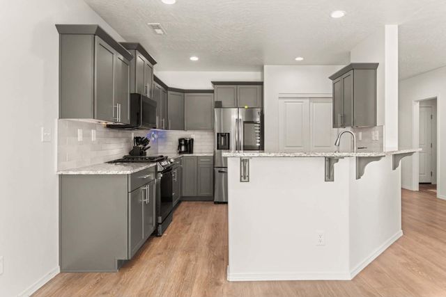 220 S Lawson St, Airway Heights, WA 99001