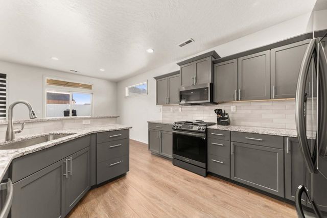220 S Lawson St, Airway Heights, WA 99001
