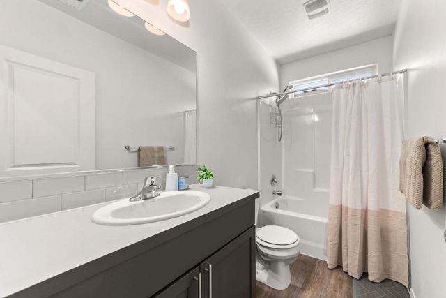220 S Lawson St, Airway Heights, WA 99001