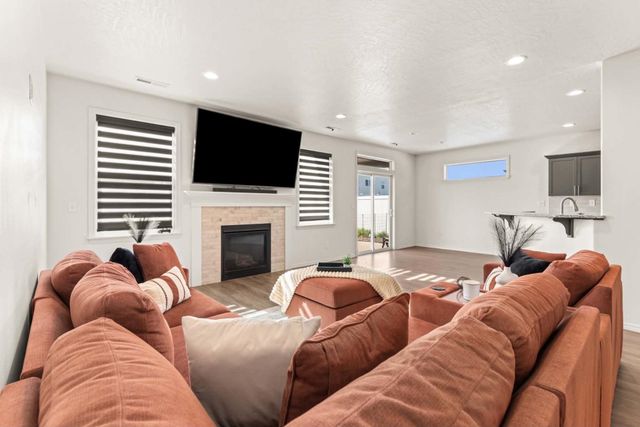220 S Lawson St, Airway Heights, WA 99001