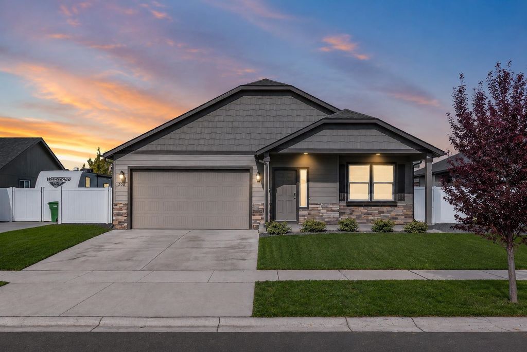 220 S Lawson St, Airway Heights, WA 99001