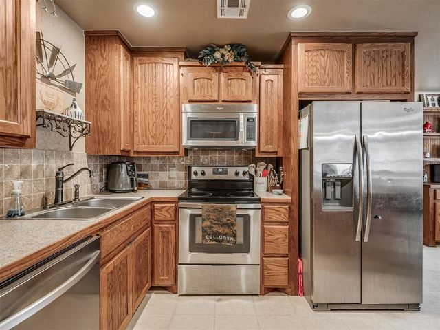 958 Cotswold Court, Blanchard, OK 73010