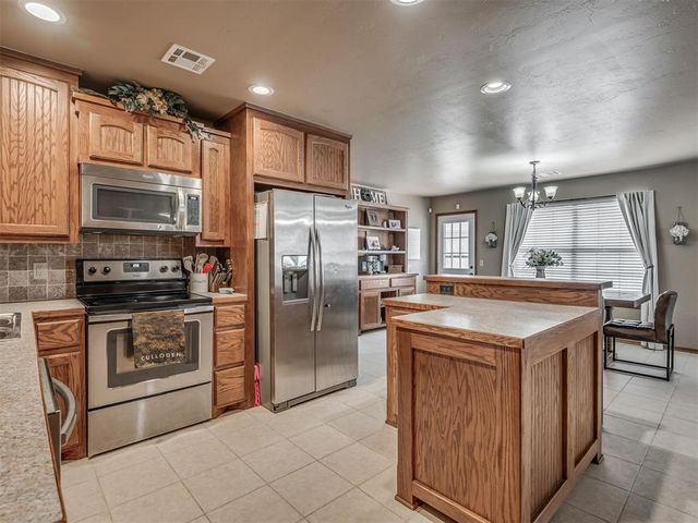 958 Cotswold Court, Blanchard, OK 73010