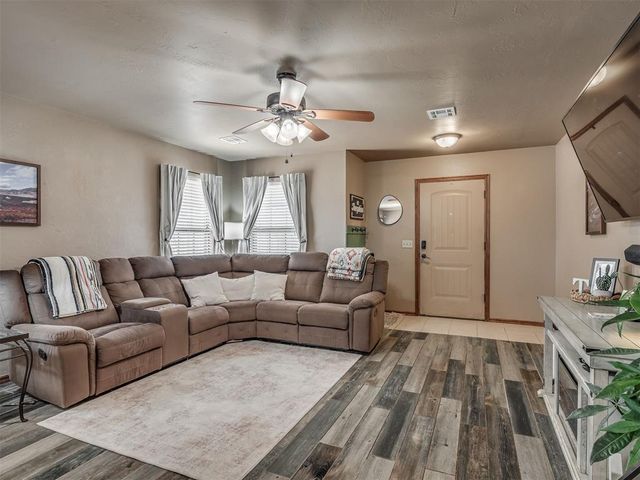 958 Cotswold Court, Blanchard, OK 73010