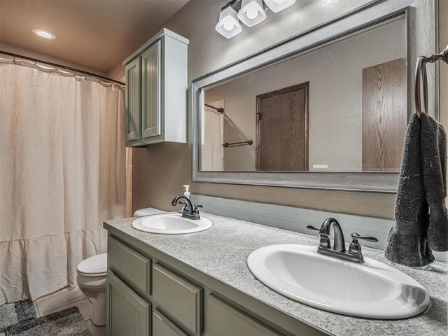958 Cotswold Court, Blanchard, OK 73010