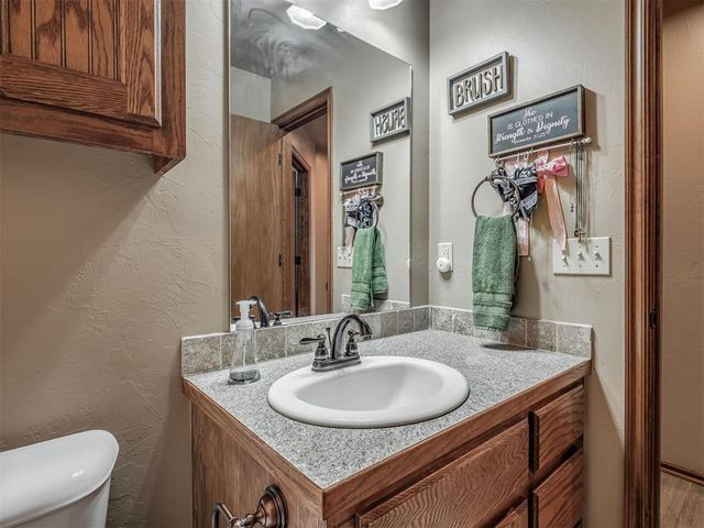 958 Cotswold Court, Blanchard, OK 73010