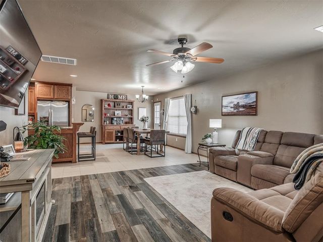 958 Cotswold Court, Blanchard, OK 73010