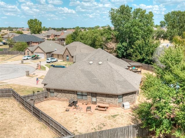 958 Cotswold Court, Blanchard, OK 73010