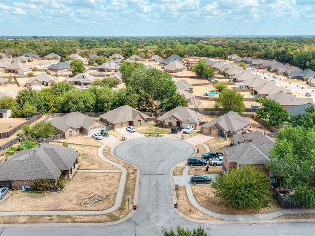 958 Cotswold Court, Blanchard, OK 73010