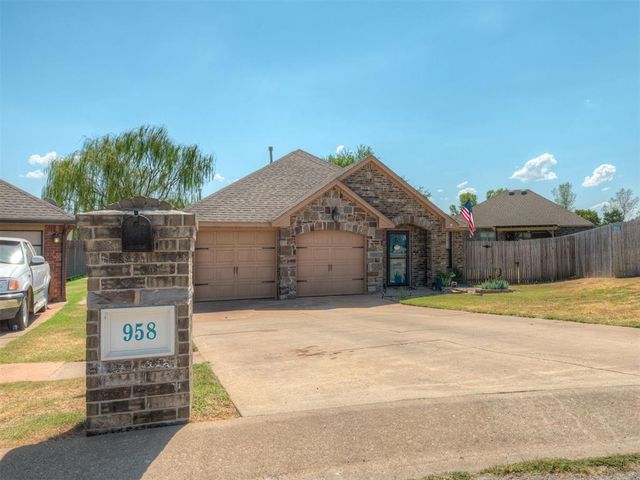 958 Cotswold Court, Blanchard, OK 73010