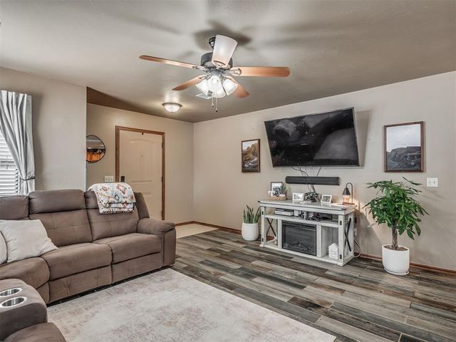 958 Cotswold Court, Blanchard, OK 73010