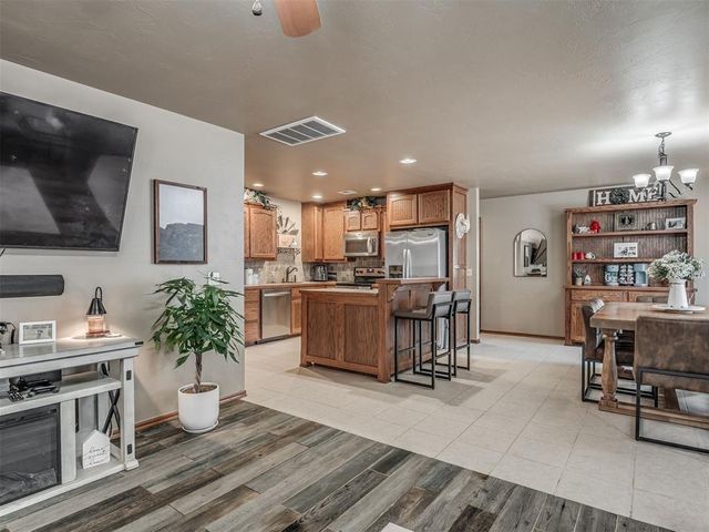 958 Cotswold Court, Blanchard, OK 73010