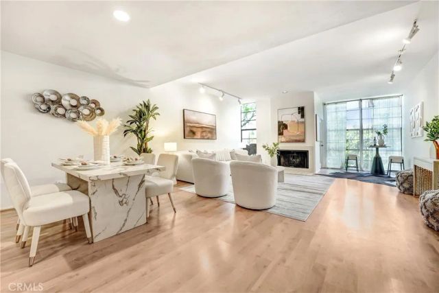 3884 Fredonia Drive F, Los Angeles, CA 90068