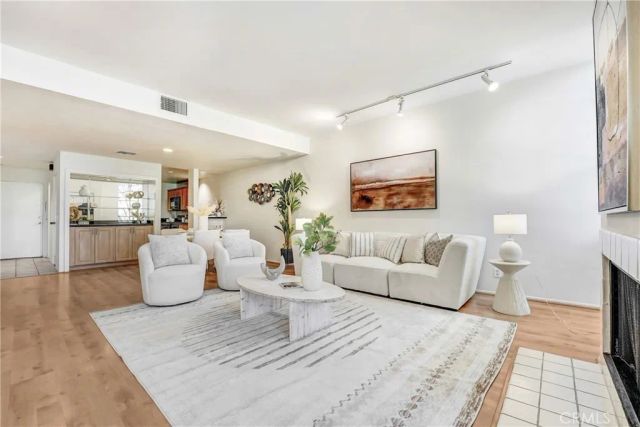 3884 Fredonia Drive F, Los Angeles, CA 90068