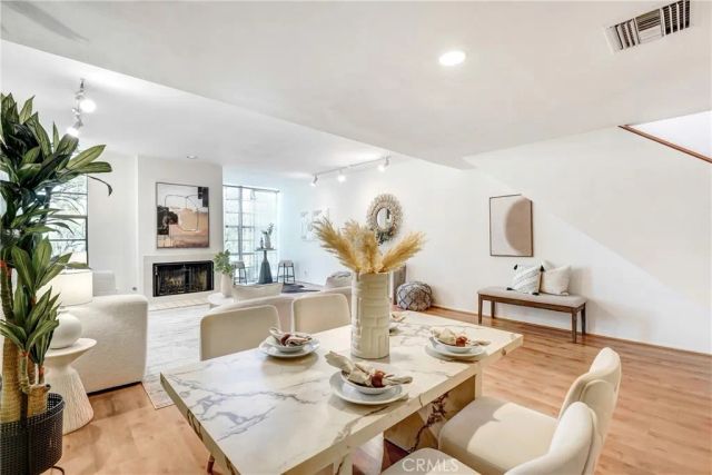 3884 Fredonia Drive F, Los Angeles, CA 90068