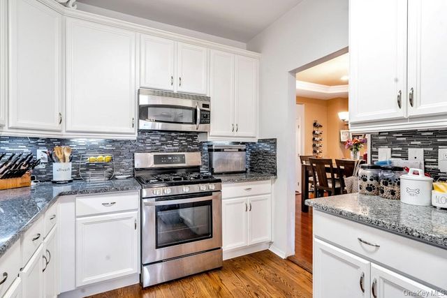 128 Cinnamon Court, Melville, NY 11747