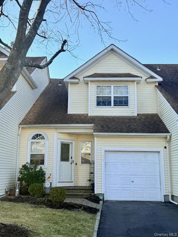 128 Cinnamon Court, Melville, NY 11747