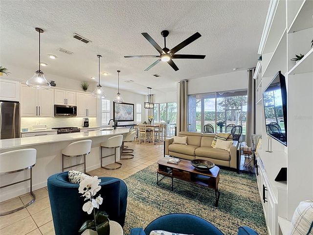 135 CREPE MYRTLE DR, Groveland, FL 34736