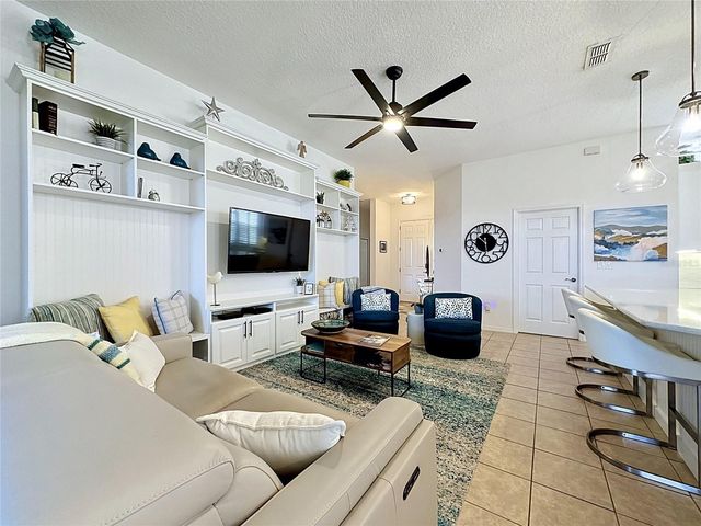 135 CREPE MYRTLE DR, Groveland, FL 34736