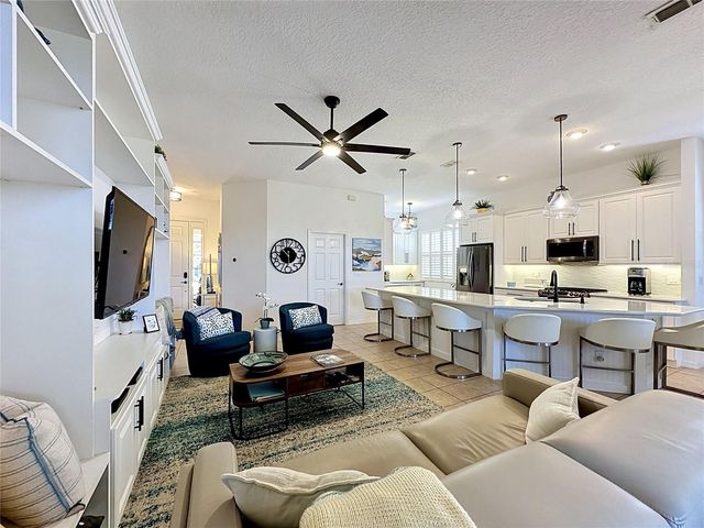 135 CREPE MYRTLE DR, Groveland, FL 34736