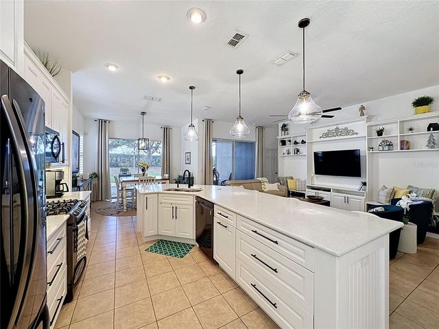 135 CREPE MYRTLE DR, Groveland, FL 34736