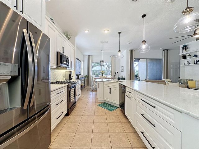 135 CREPE MYRTLE DR, Groveland, FL 34736