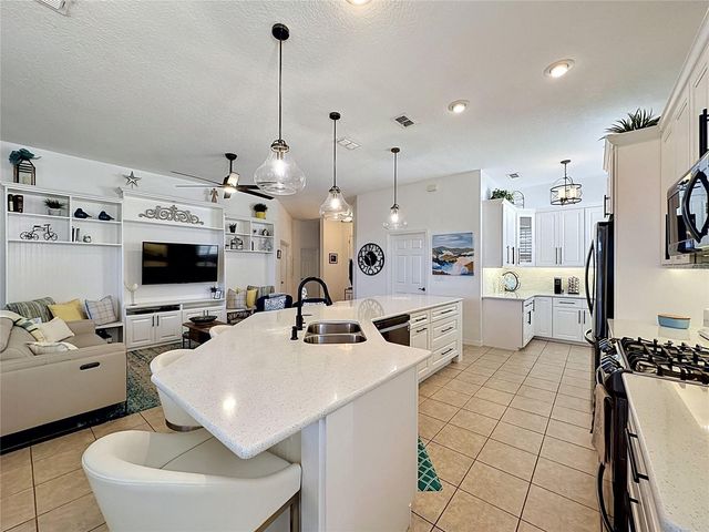 135 CREPE MYRTLE DR, Groveland, FL 34736