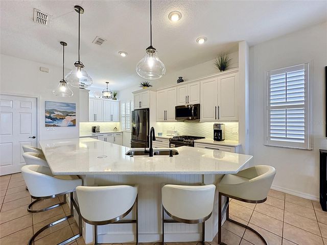 135 CREPE MYRTLE DR, Groveland, FL 34736