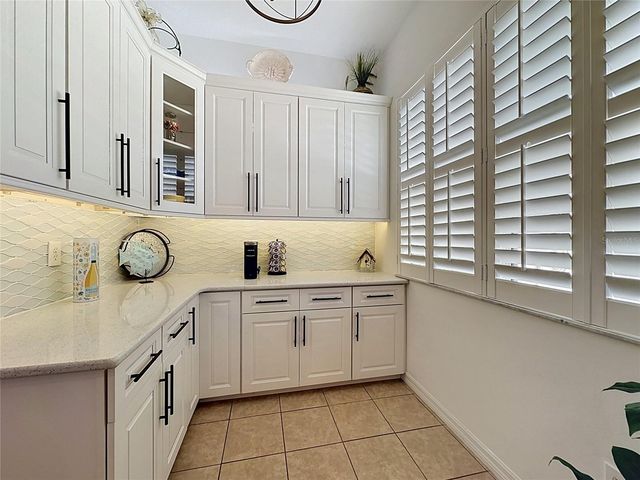 135 CREPE MYRTLE DR, Groveland, FL 34736