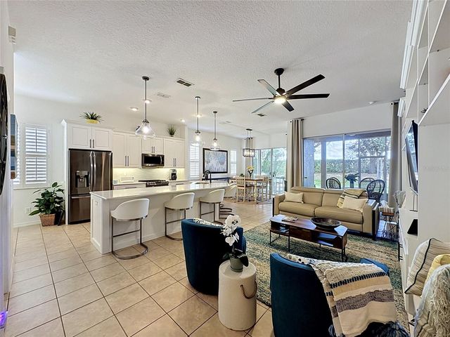 135 CREPE MYRTLE DR, Groveland, FL 34736