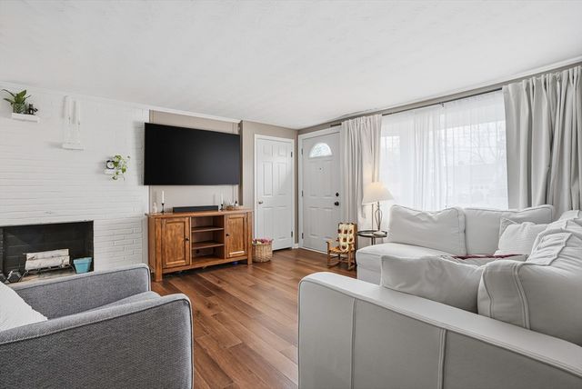 18 Brookfield Ter, Framingham, MA 01701