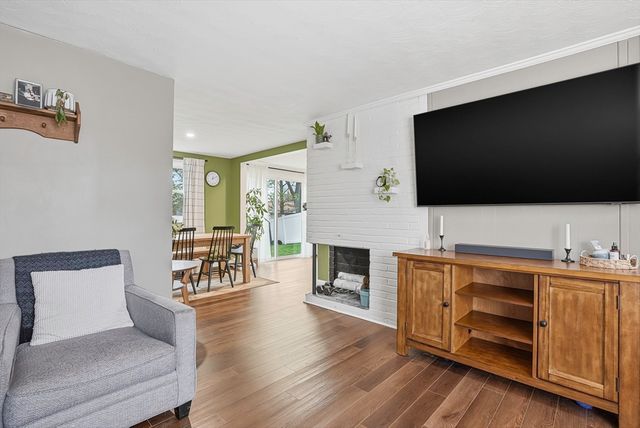 18 Brookfield Ter, Framingham, MA 01701