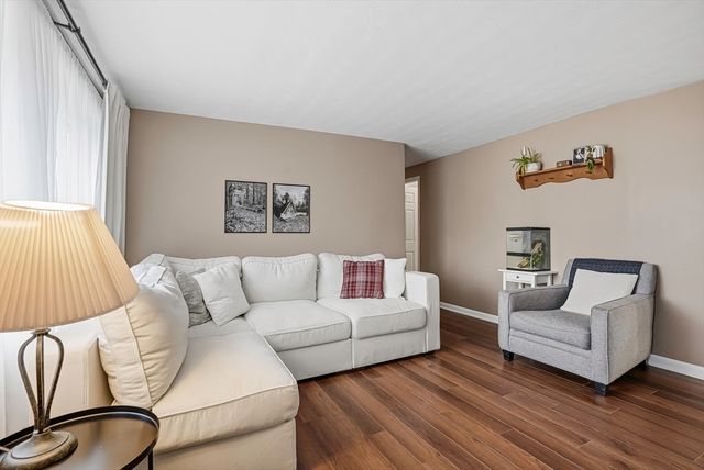 18 Brookfield Ter, Framingham, MA 01701