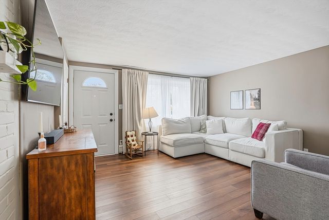 18 Brookfield Ter, Framingham, MA 01701