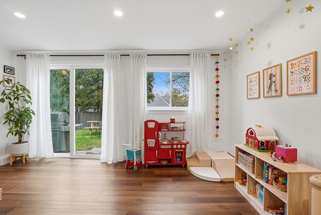 18 Brookfield Ter, Framingham, MA 01701