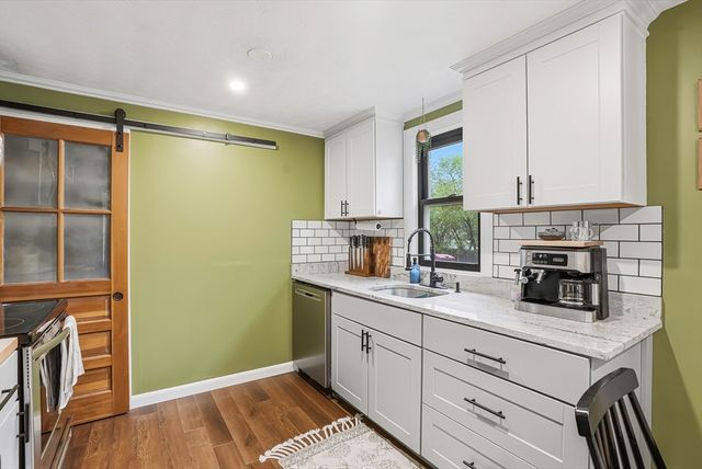 18 Brookfield Ter, Framingham, MA 01701