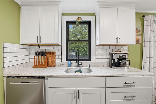 18 Brookfield Ter, Framingham, MA 01701