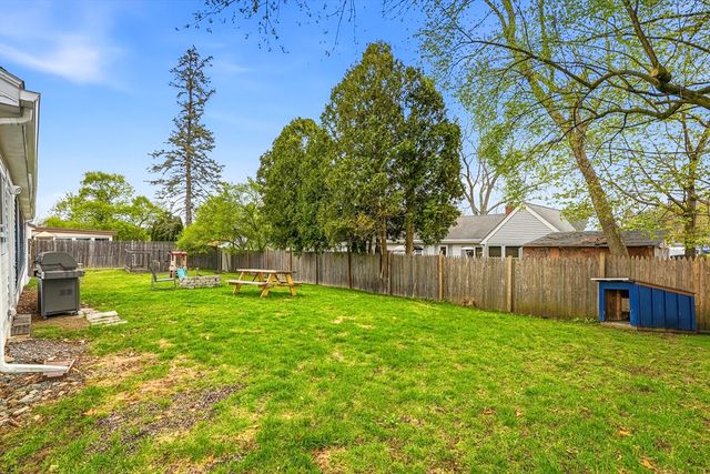 18 Brookfield Ter, Framingham, MA 01701