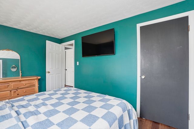 18 Brookfield Ter, Framingham, MA 01701