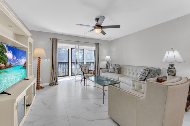 7192 Huntington Lane 307, Delray Beach, FL 33446