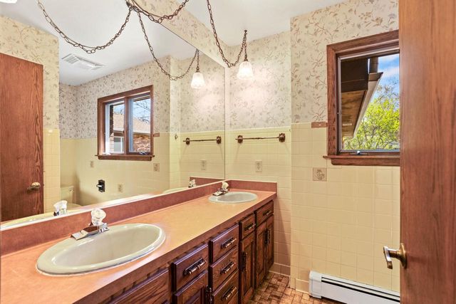 9 Sandalwood COURT, Wind Point, WI 53402